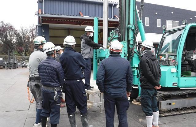 高収入好条件！賞与あり！/日祝休み♪手元作業手積手降しなし（重機回送）