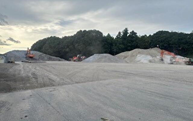 【月給34万円以上＋賞与年2回】長距離なし×手積みなし×専属車両あり◎大型ダンプドライバー正社員募集！