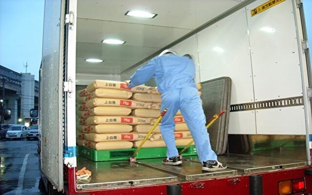 【大型トラックドライバー】月給35万以上!安心・安定の職場環境♪大手食品会社の元請業務で長期キャリア構築を支援!(市川市)
