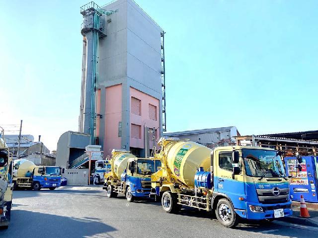 創業63年！ミキサー車ドライバー/ 未経験歓迎/家族手当・住宅手当あり！手積手降し無し！広くて綺麗なプラントです☆