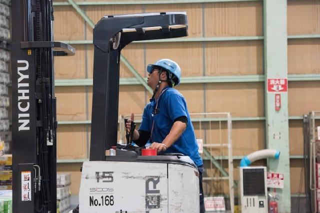 【フォークリフト作業員】年間3回の充実した賞与と安定した給与!退職金も社宅もあり!成長する地域NO.1物流企業でお仕事♪（静岡県榛原郡）