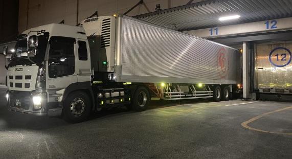 【月給45万以上！】トレーラードライバー大募集！手積手降し無し！