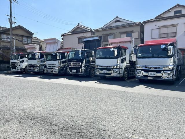 大型ダンプ運転手/大阪市東淀川区/未経験歓迎/月給30万以上/手積みなし/正社員