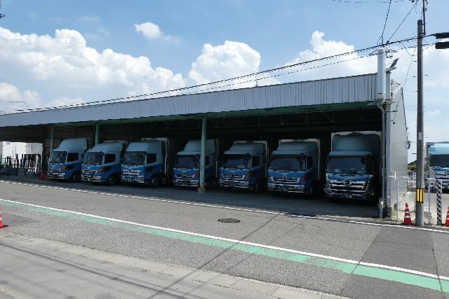 【愛知県丹羽郡大口町/地場定期便/大型ドライバー】月30万以上も目指せる♪/手積み・手降ろしほぼナシ！/毎日帰宅◎